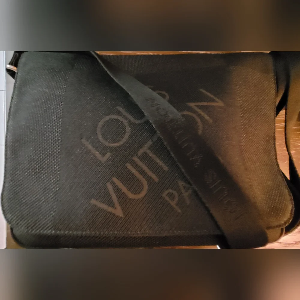 Louis Vuitton Messenger Bag Damier Black